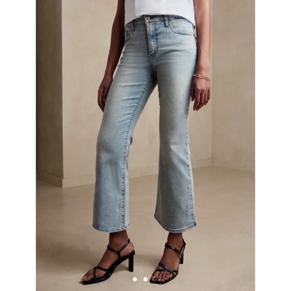 Banana Republic Women's High Rise Cropped Light Wash Boot Jean - Picture 2 of 11